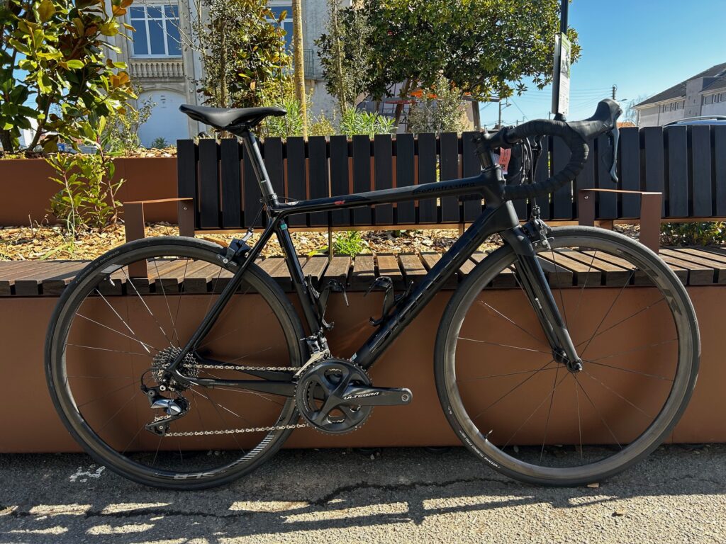 Bianchi Specialissima CV – Ultegra – Patins – Taille 55 – Noir – 7,1 kg – Occasion